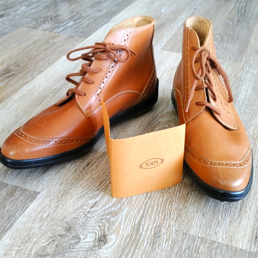 Tod's | Most Iconic Cuoio, Hand Crafted In Italy | Brand New In Original Box